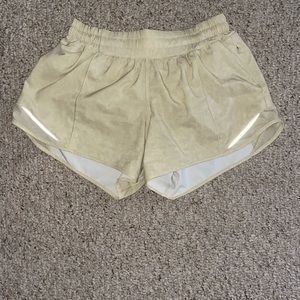 Lululemon Hotty hot shorts 4”